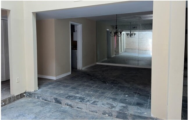 Photo - 4560 Bellaire Blvd