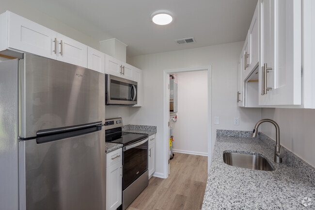 1BR, 1BA - 650SF - Kitchen - Residence at Winyah Bay Apartments