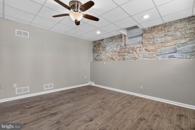 Building Photo - 256 S Washington St Unit BASEMENT