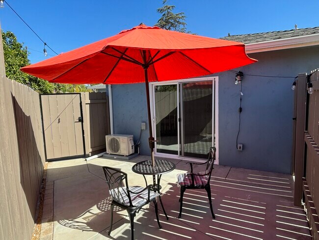 Patio for use by the tenant - 6421 Gary Ct Unidad 6419 Gary Court
