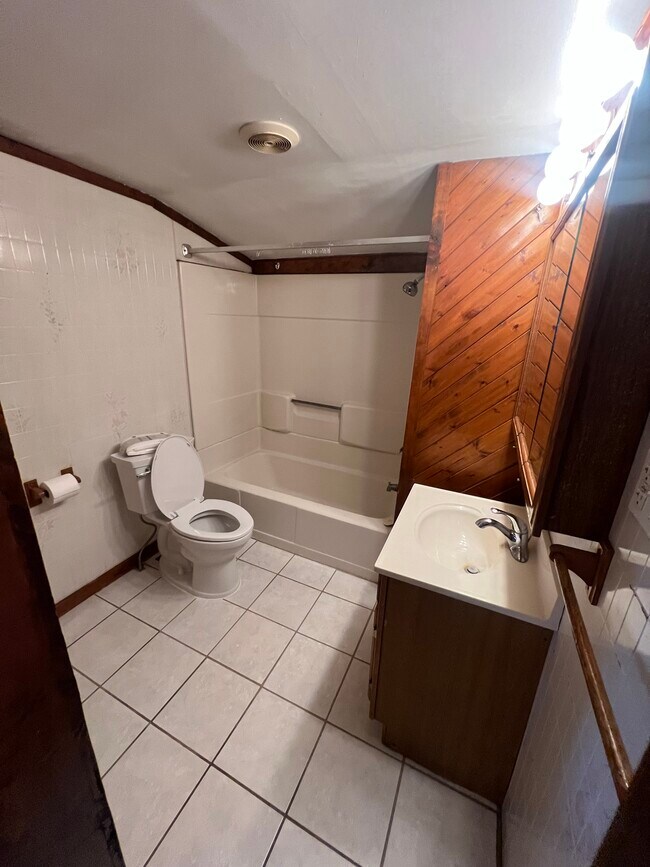 Photo - 401 S Bluff St Unit 401 S Bluff St  A