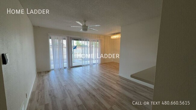 Photo - 842 N Las Palmas Dr