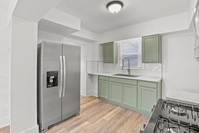 Photo - 1385 Aberdeen Ave