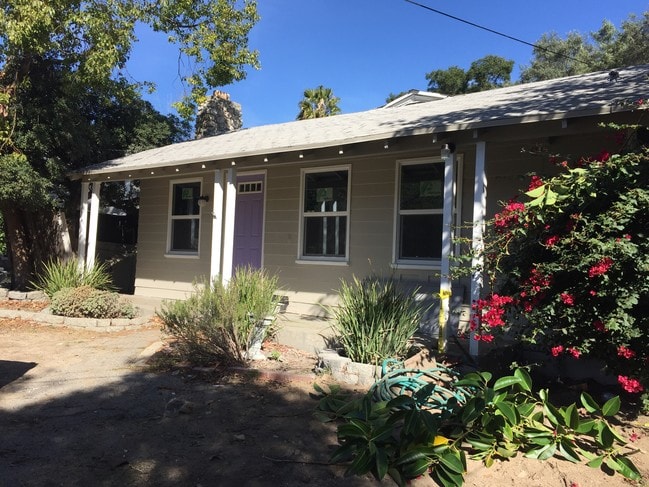 The Purple Door - 2825 Hermosa Ave Casa