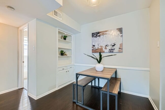 Photo - Condominium located in Olmos Park Gardens