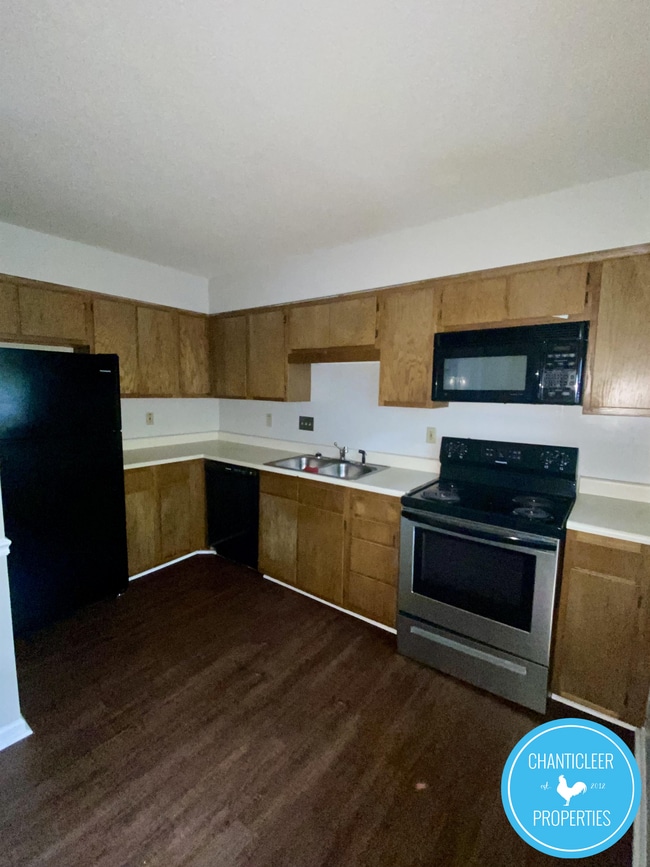 Building Photo - 2146 Charles St