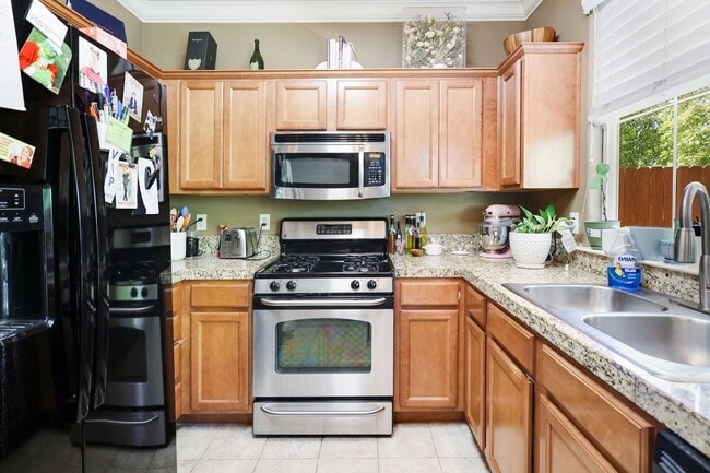 Photo - *MOVE IN SPECIAL: $500 OFF FIRST MONTH RENT* 3 BED 2.5 BATH TOWNHOME IN THE VILLAGES OF SHASTA VI...