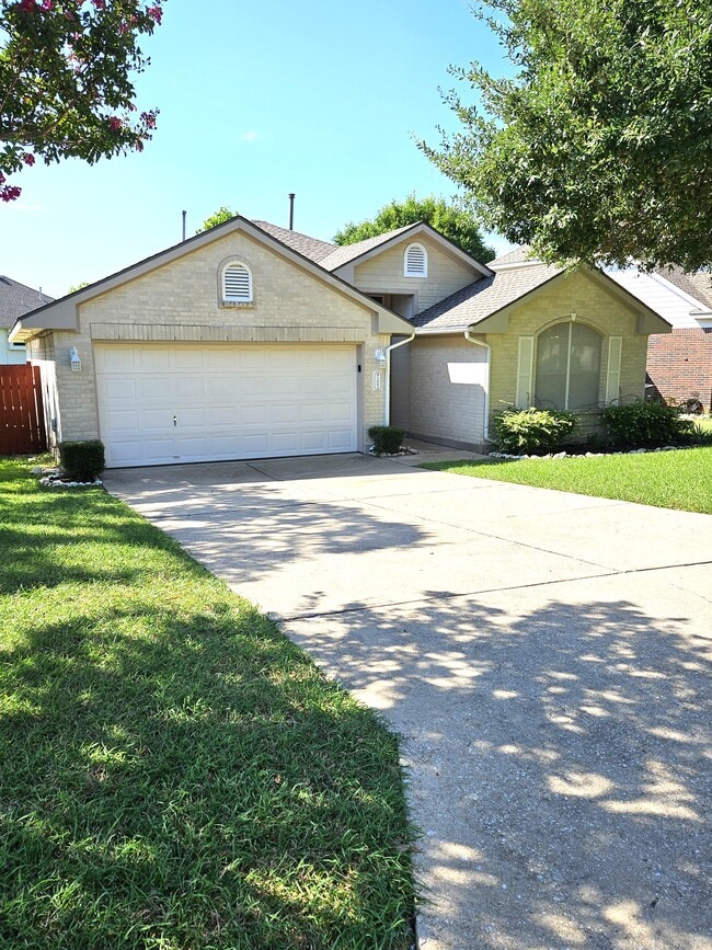 Photo - 1002 Woodview Dr