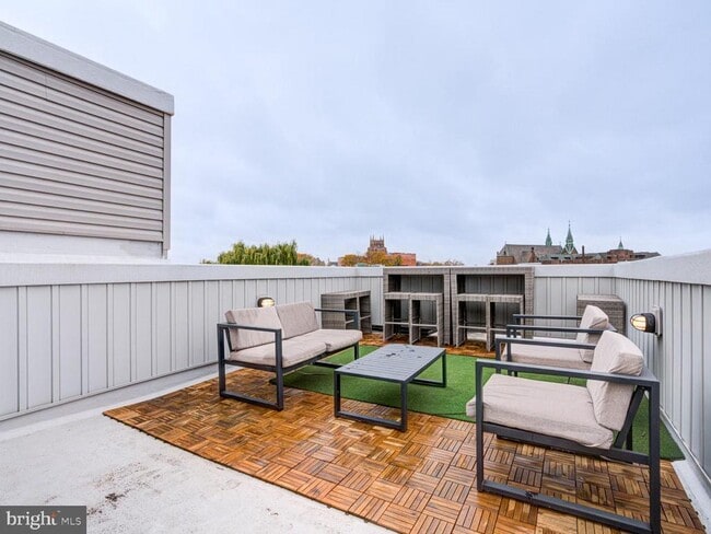 Photo - 2639 Jasper St