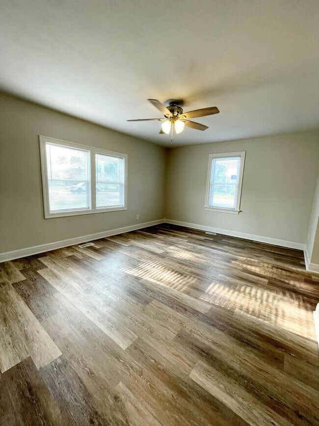 2 Living Area's & 2 Car Garage Near MSU,... Rental House Rental in