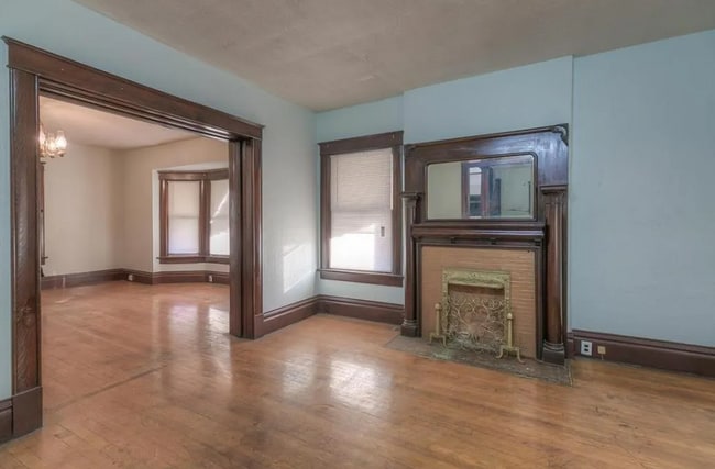1233 Benton Blvd