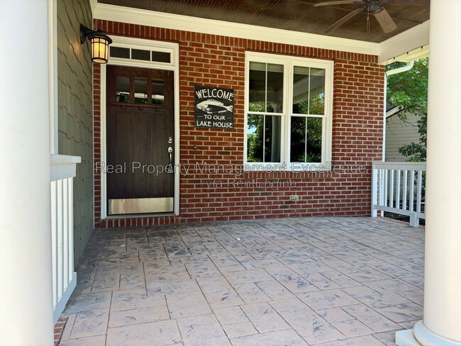 Photo - 616 Lake Artesia Ln