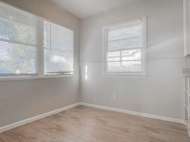 Photo - 2004 47th St