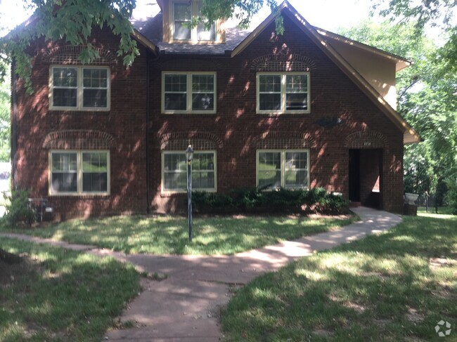 Building Photo - 6035 Oak St Unit 1 Rental