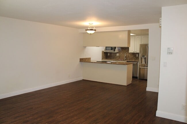 Photo - 1918 Pomar Way