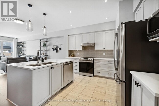 Photo - 358 Rainrock Cres