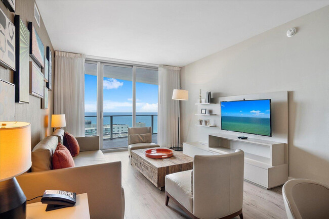 Building Photo - 4111 S Ocean Dr Rental