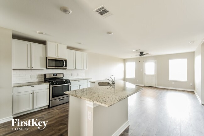 Photo - 6502 Hoffman Pln