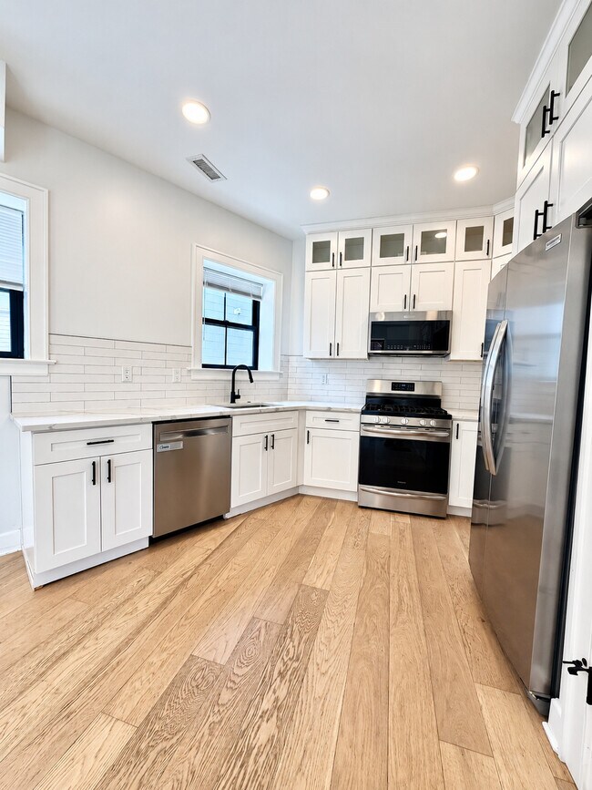 Photo - 117 E Allen St