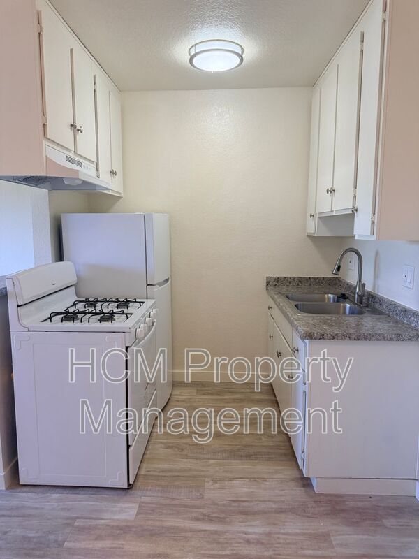 Photo - 10042 Commerce Ave