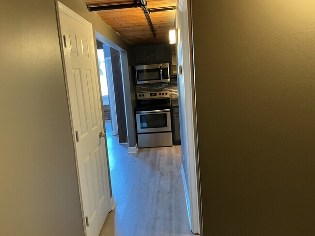 Photo - 201 S Hoskins Rd