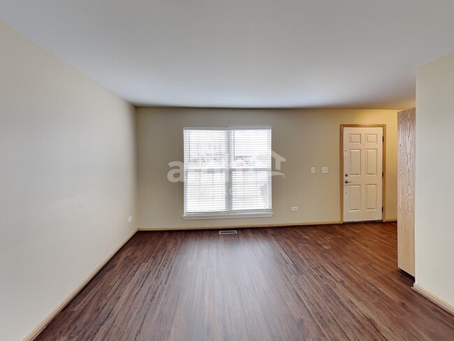 Photo - 1328 Emington Ln