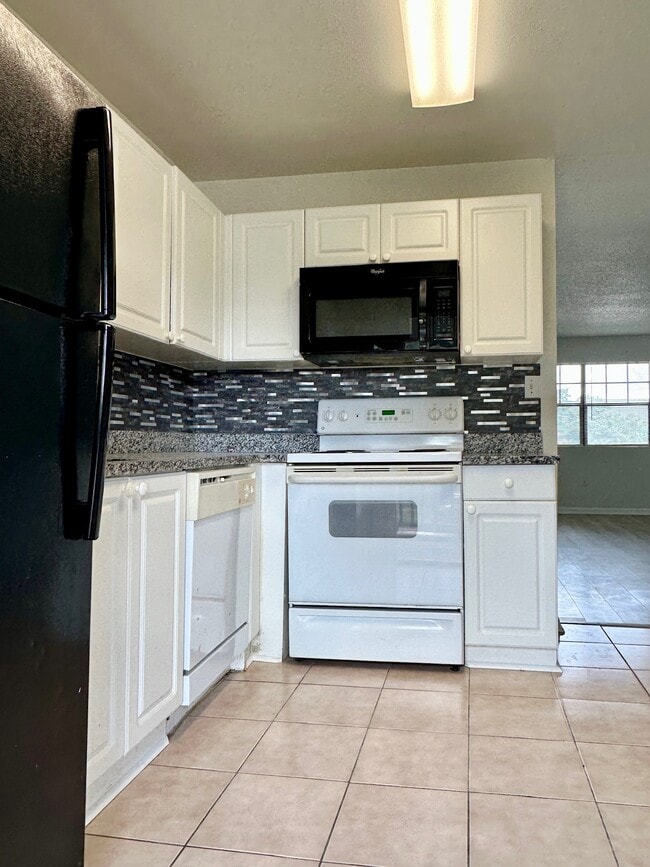Photo - 203 Pine Tulip Ct
