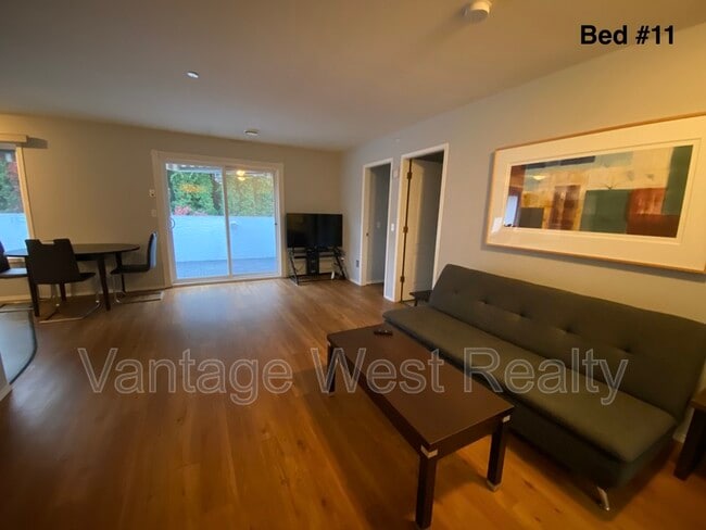 Photo - 453-453 Morrison Ave