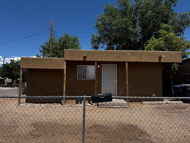 Renovated super cute 2 bedroom home - Renovated super cute 2 bedroom home
