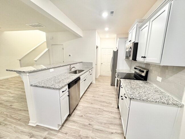 Photo - Three bedroom 2 1/2 bath near the I 40 and the I 77