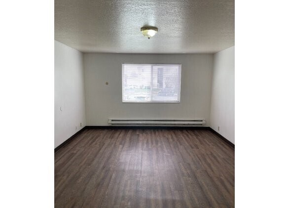 Photo - 160 N 1st St W