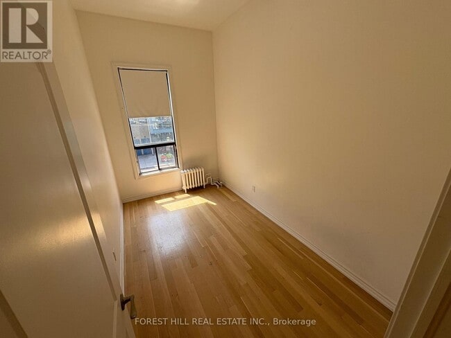 Photo - 756 Queen St W