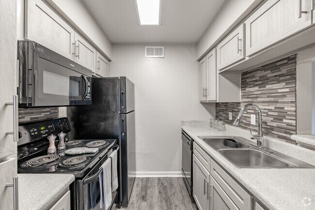 1BR, 1BA - 661 SF