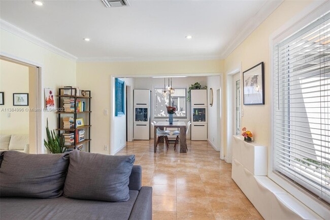 Photo - 770 NE 82nd Ter