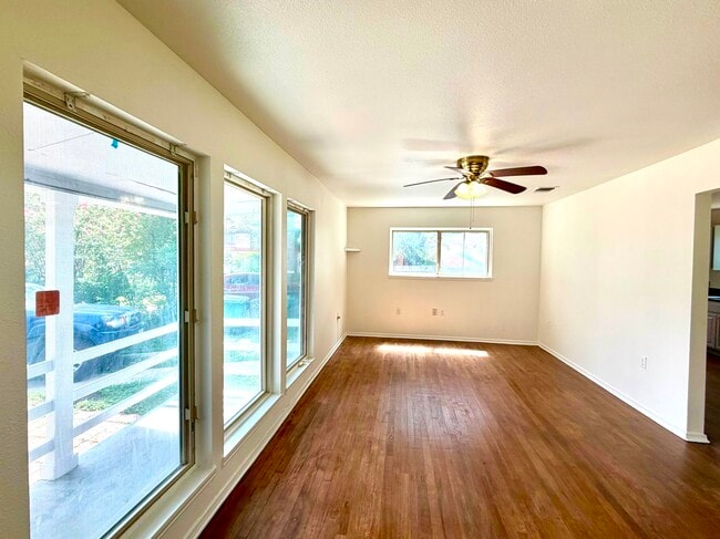 Photo - 515 Bangor Dr