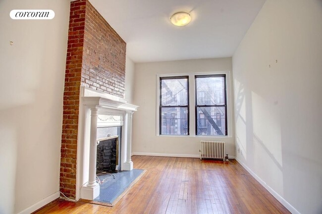 Photo - 83 W Washington Pl