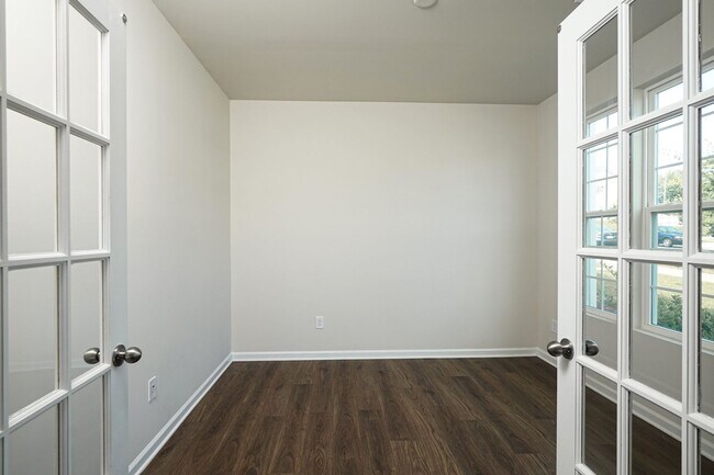 Photo - Lovely 3 Bed 2.5 Bath Townhome
