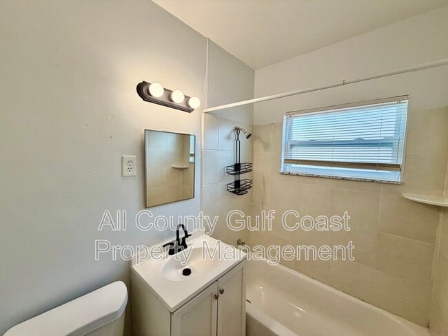 Photo - 1609 9th Ave W