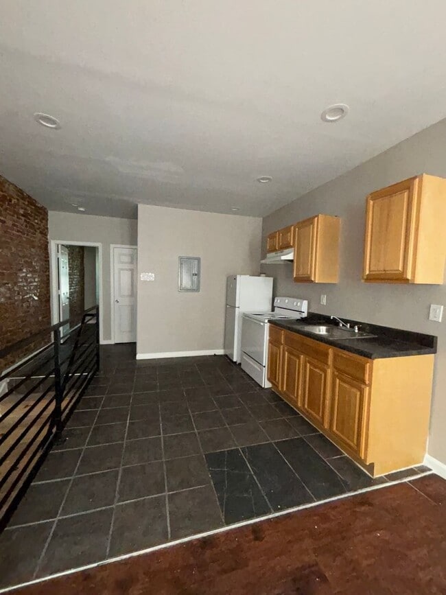 Building Photo - 3416 Braddock St Unit 2nd Floor Rental