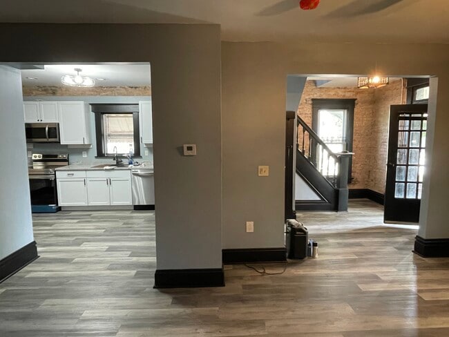 Photo - 272 S Green St