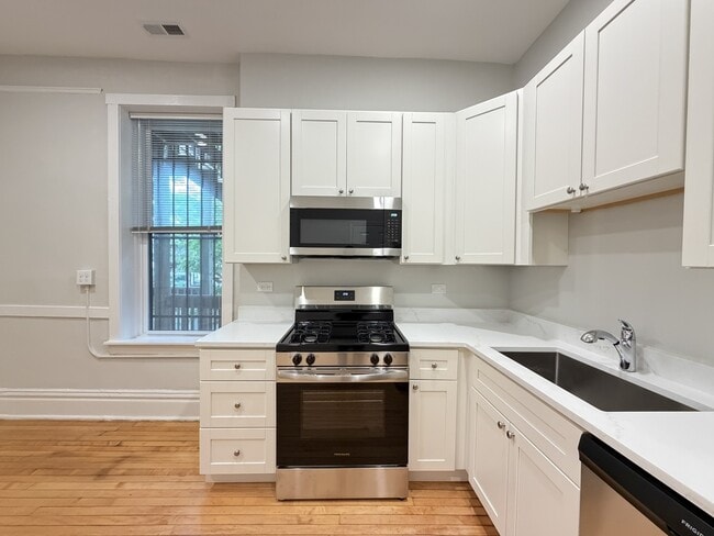 1025 N Sacramento Ave Unit J05P