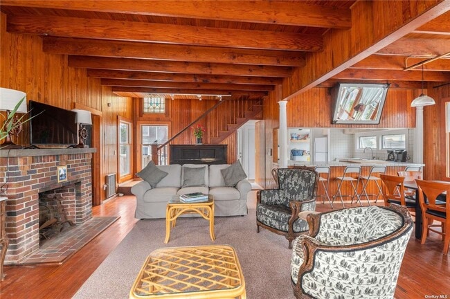 Photo - 300 Cottage Walk