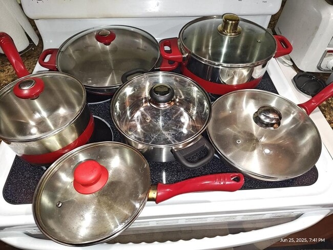 Photo - 270 Bates St