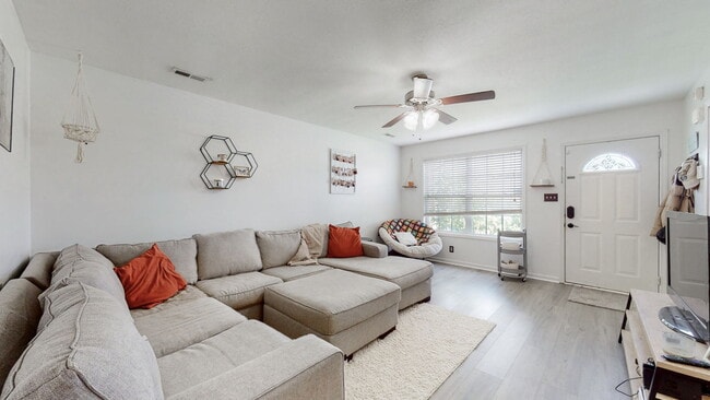 Photo - 117 N Cavalcade Cir
