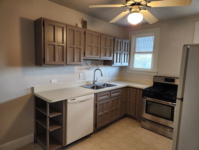 cocina renovada - 3315 Renfro Ave Unidad #2