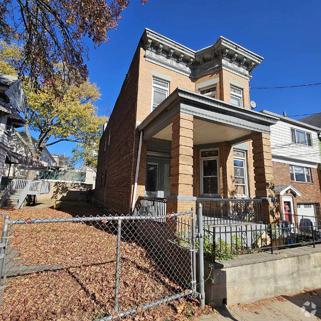 Building Photo - 128 35th St Unit 1 Rental