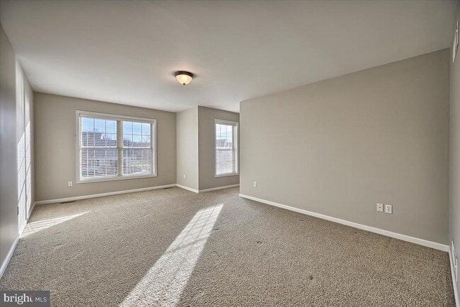 Photo - 2086 Deer Run Dr