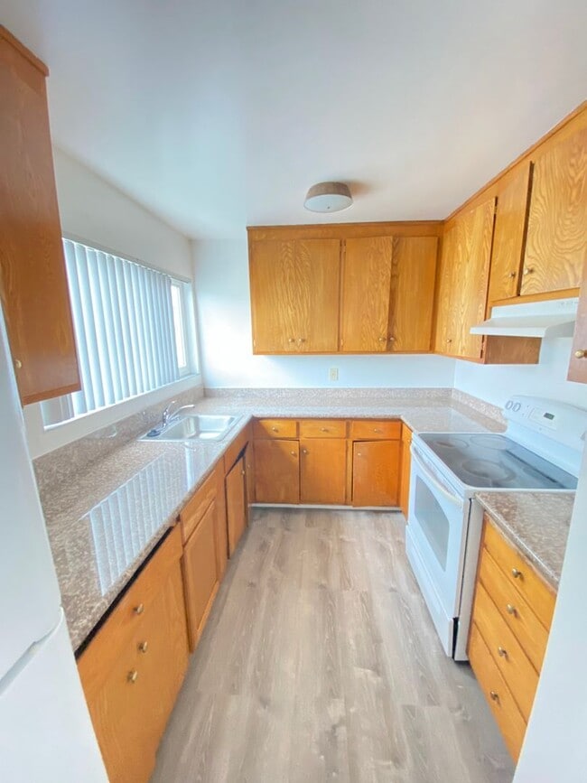 Building Photo - 262Price Unit 4