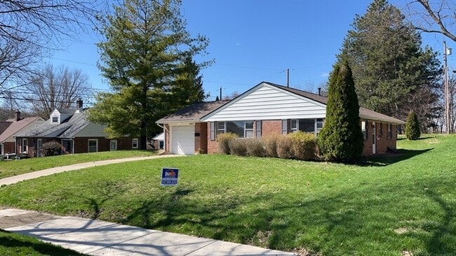 Photo - 3043 Regent St