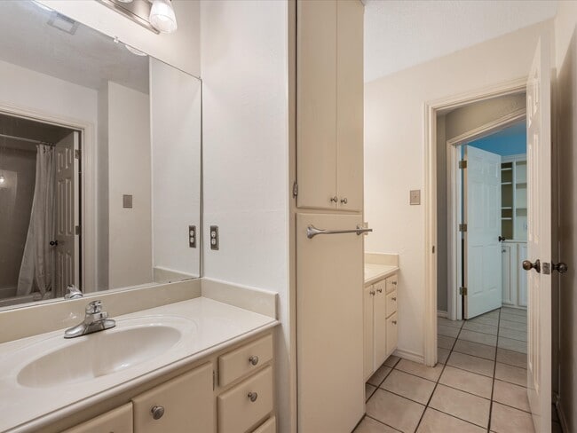 Building Photo - 17645 Hwy 6